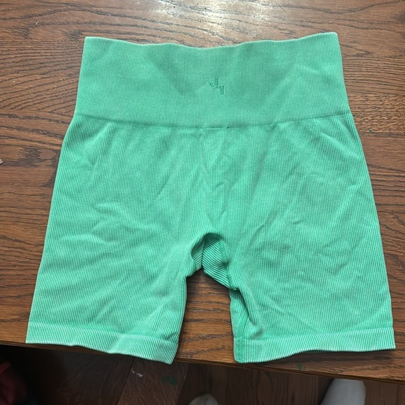 Joy Lab Kelly Green ribbed distressed bike shorts size medium - Picture 3 of 4